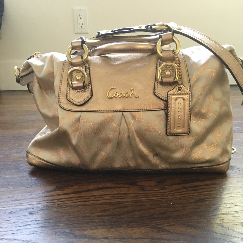 Gold Coach medicine bag style handbag!